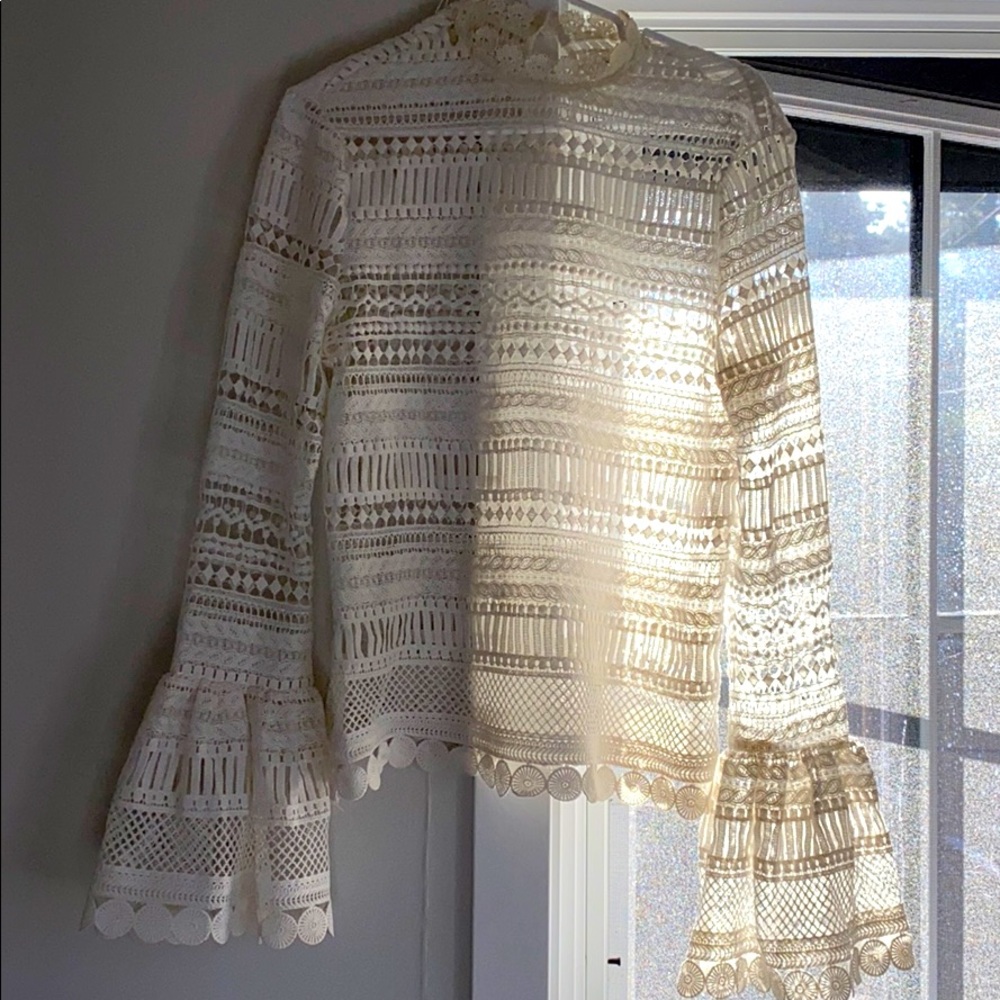 Great lace top with full sleeves